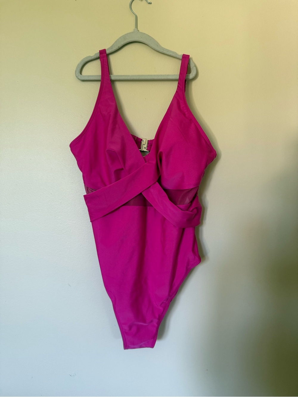 SHEIN Fuchsia One-Piece Swimsuit with Twist Waist